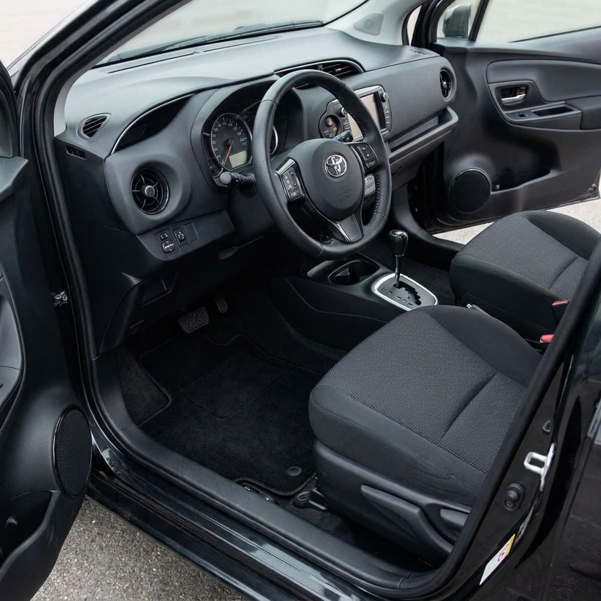 Tappetini in moquette Astro montati su Toyota Yaris Hybrid (2012-2019)