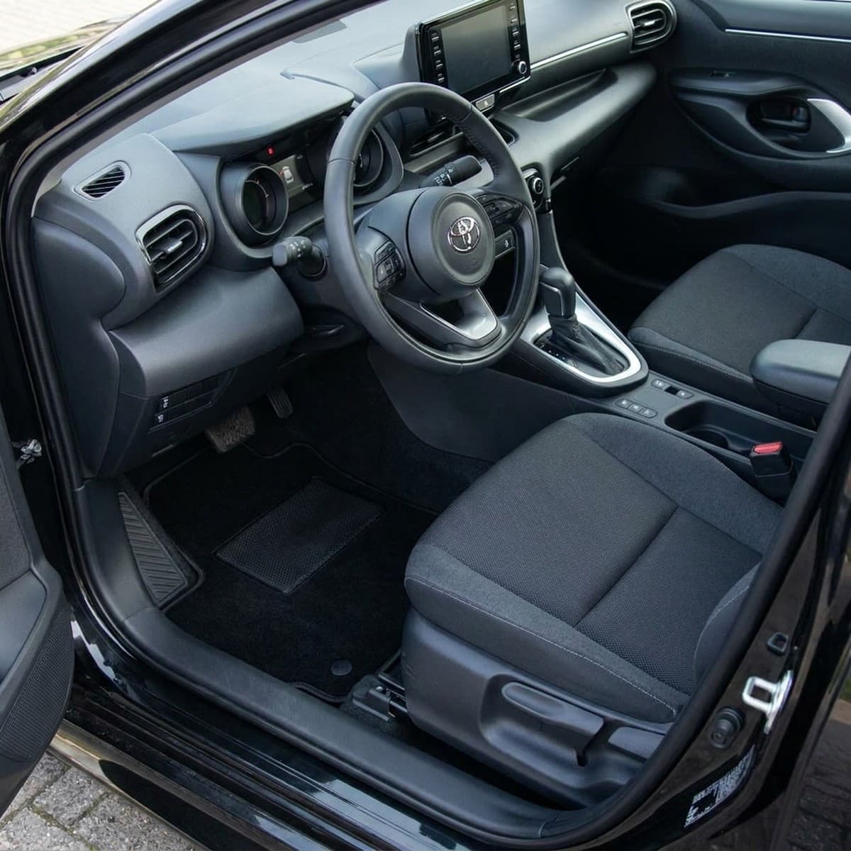 Tappetini in moquette Astro montati su Toyota Yaris Hybrid (2020-)