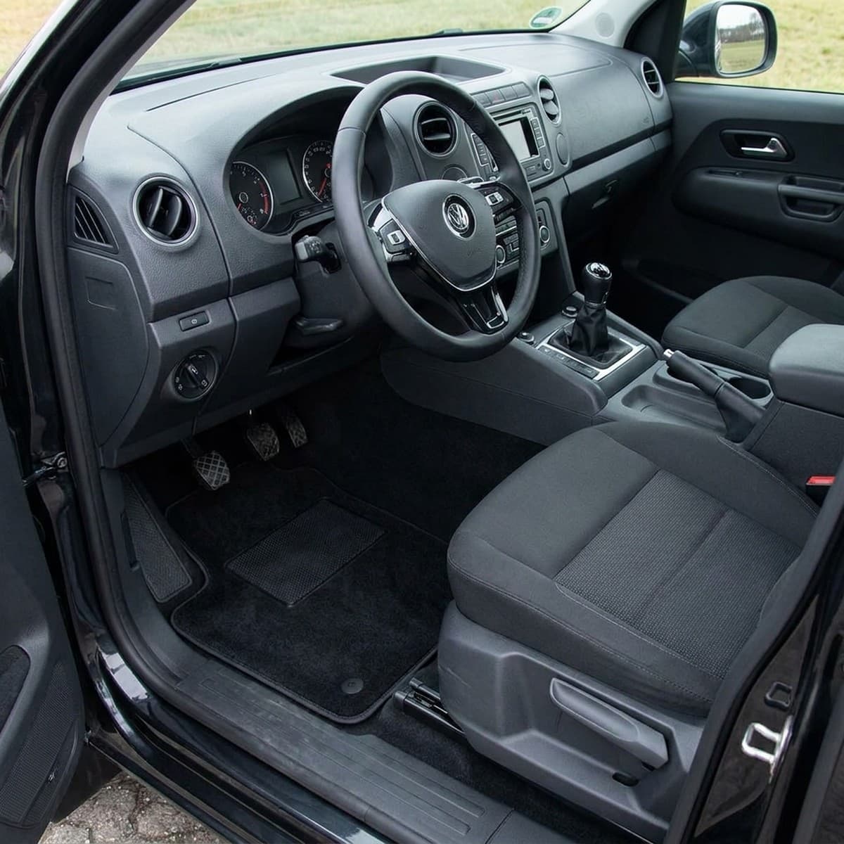 Tappetini in moquette Astro montati su Volkswagen Amarok (2011-)