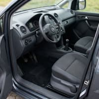 Tappetini in moquette Astro montati su Volkswagen Caddy 5 posti (2012-2015)