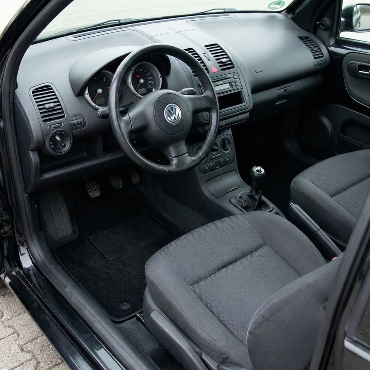 Tappetini in moquette Astro montati su Volkswagen Lupo (1998-)