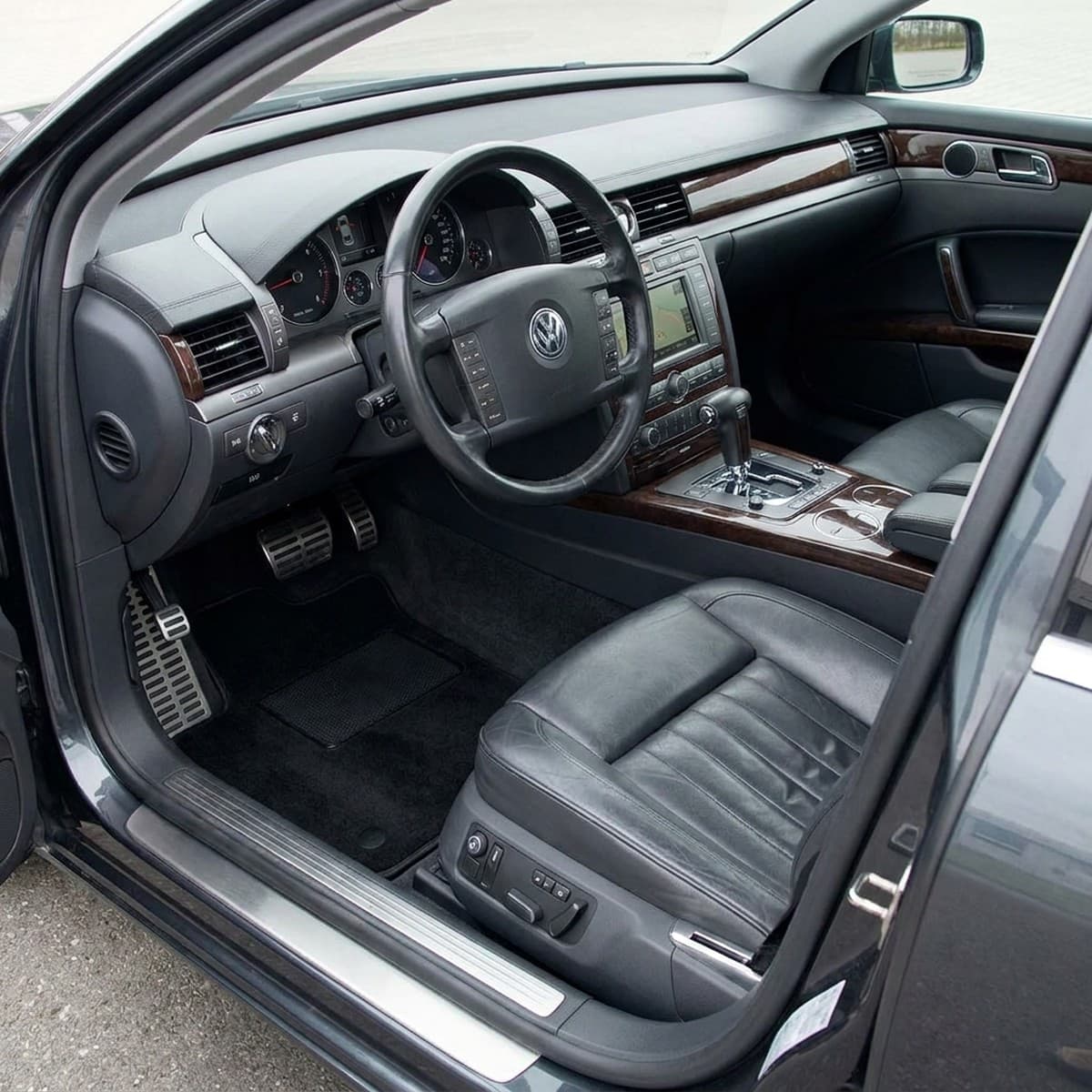 Tappetini in moquette Astro montati su Volkswagen Phaeton (2005-)