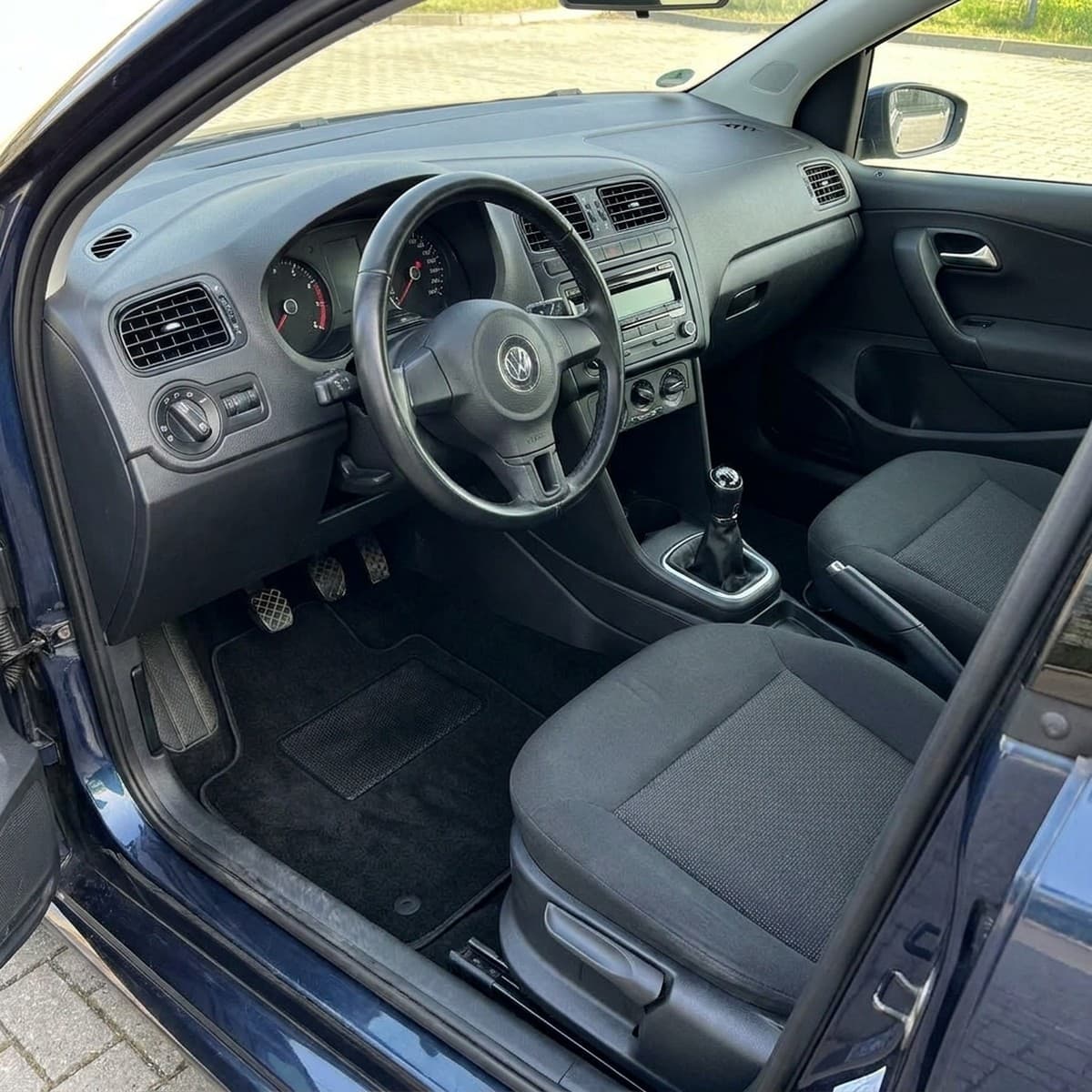 Tappetini in moquette Astro montati su Volkswagen Polo 3/5 porte (2009-2017)