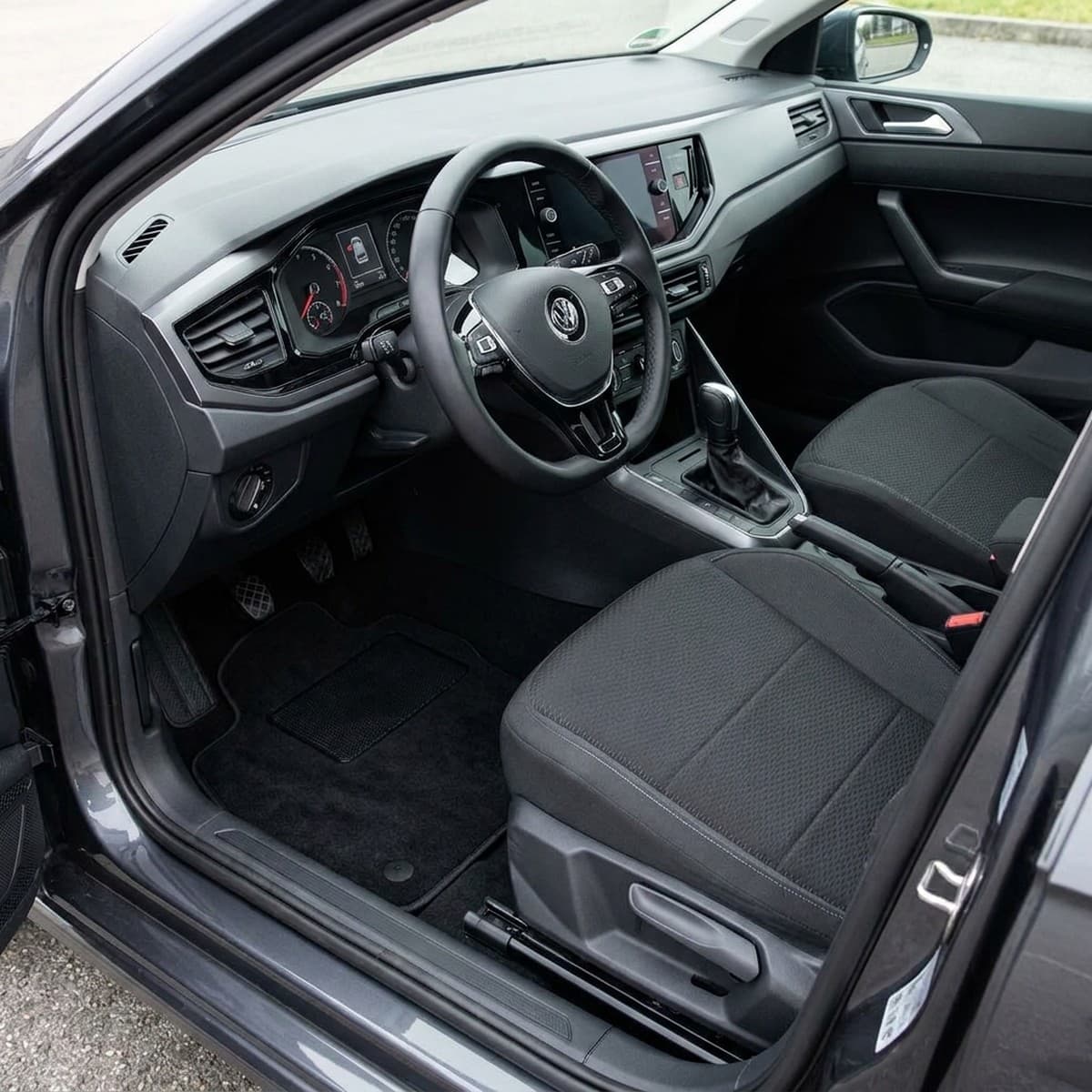 Tappetini in moquette Astro montati su Volkswagen Polo 3/5 porte (2018-)