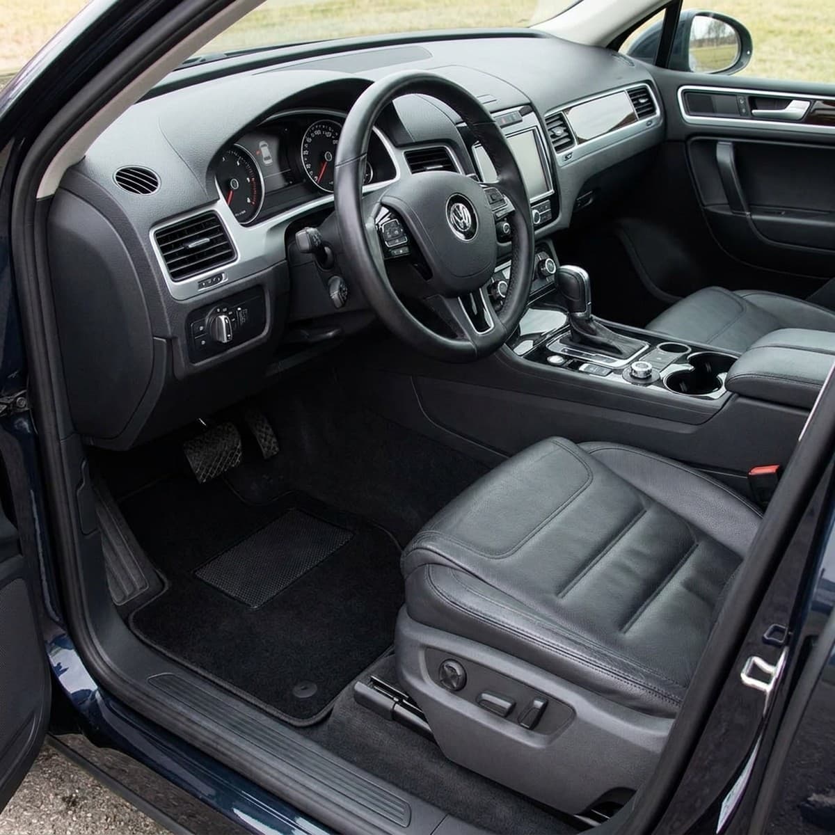Tappetini in moquette Astro montati su Volkswagen Touareg (2011-2018)