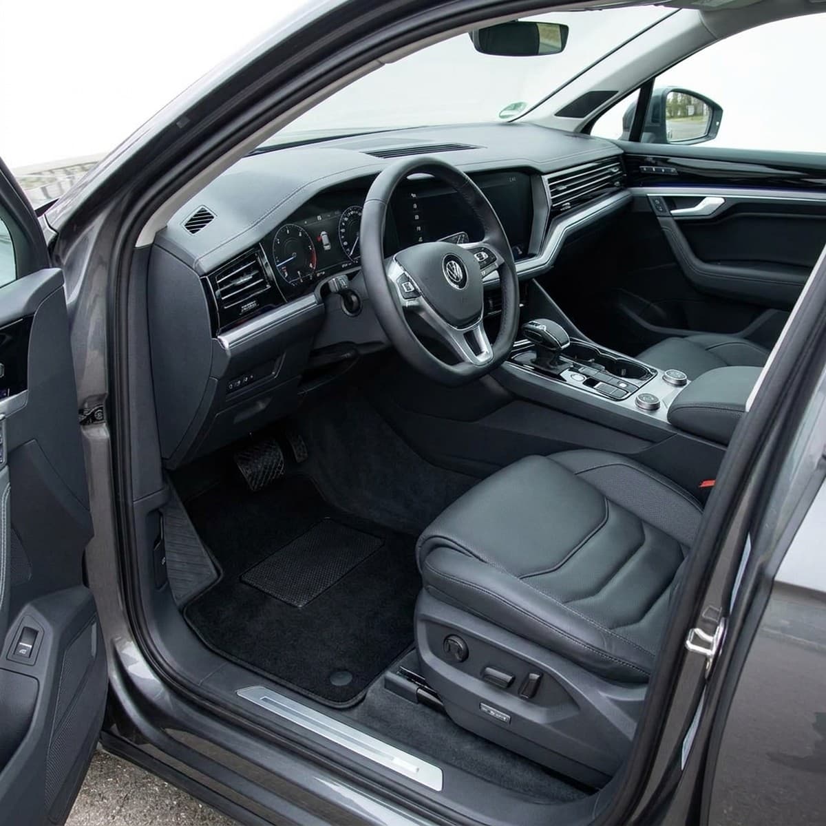 Tappetini in moquette Astro montati su Volkswagen Touareg (2019-)