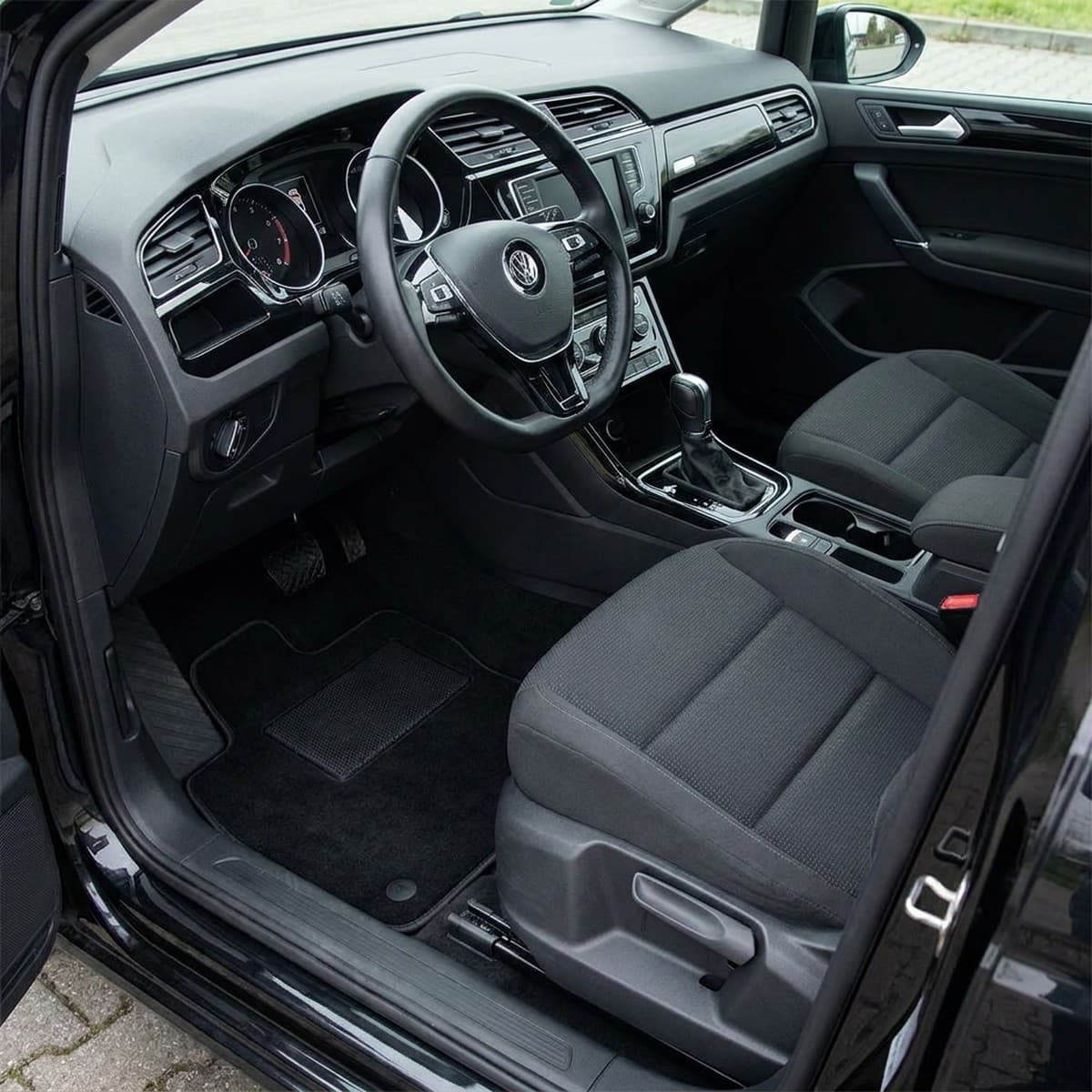 Tappetini in moquette Astro montati su Volkswagen Touran (2015-)