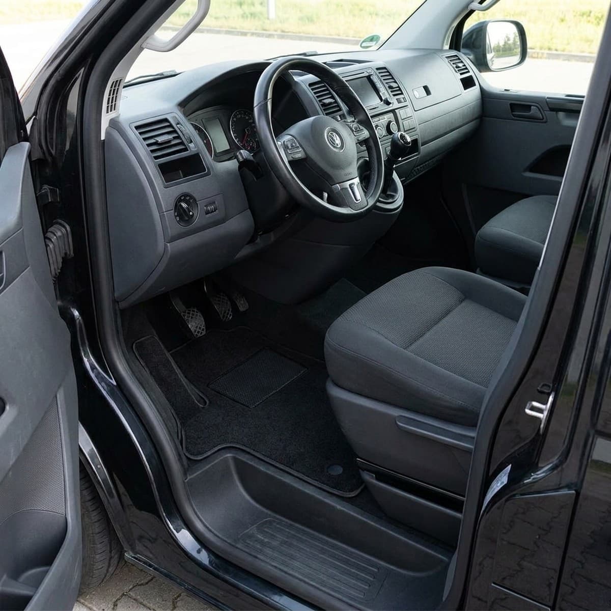 Tappetini in moquette Astro montati su Volkswagen Transporter (2004-2014)