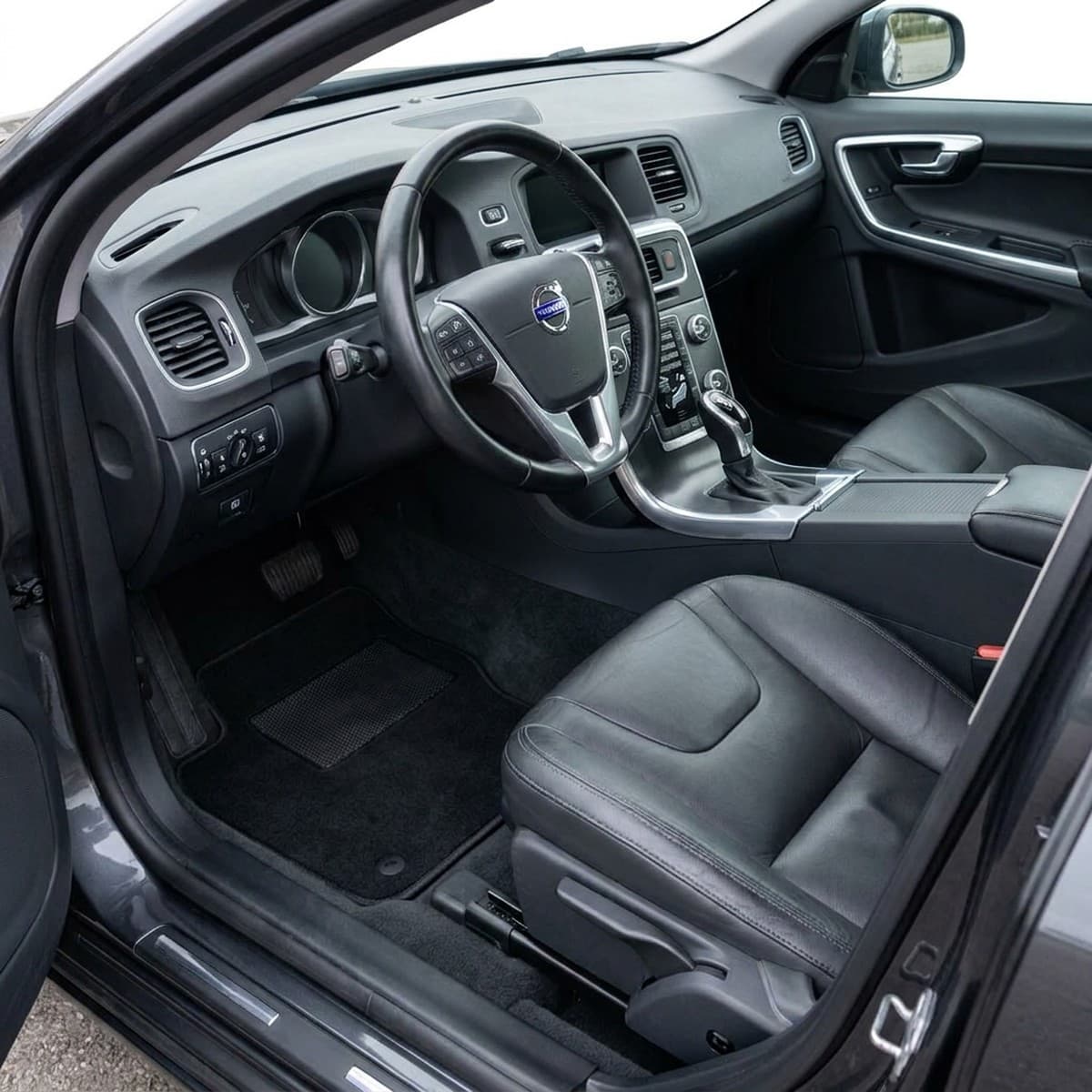 Tappetini in moquette Astro montati su Volvo S60 (2010-2018)