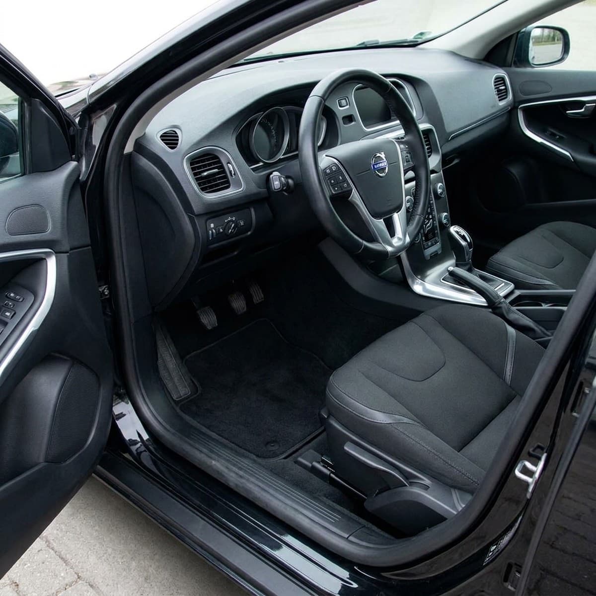 Tappetini in moquette Astro montati su Volvo V40 (2012-2016)