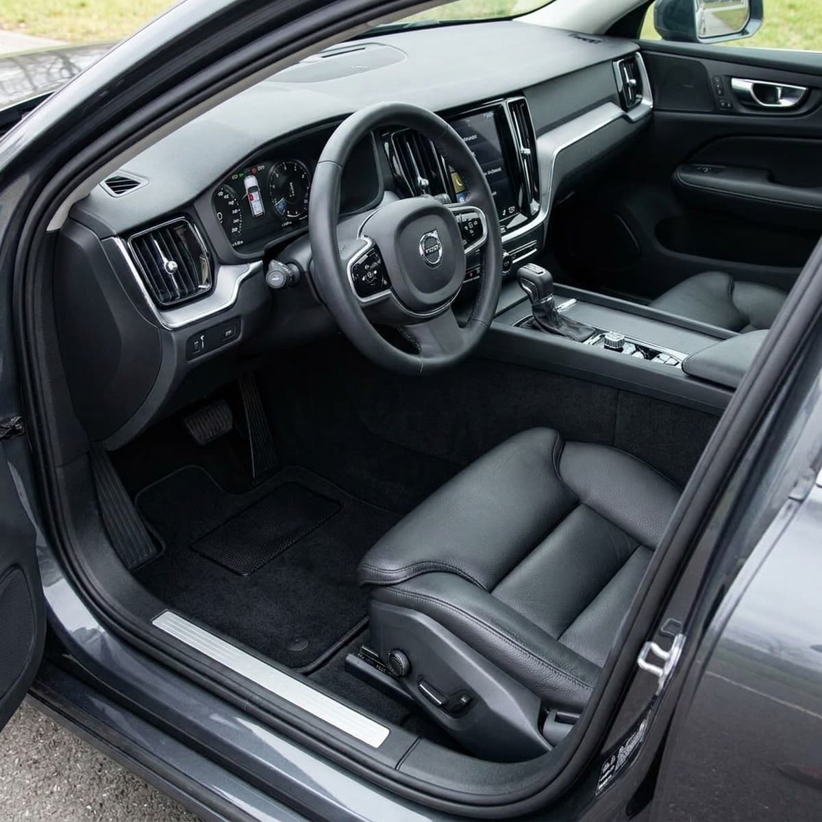 Tappetini in moquette Astro montati su Volvo V60 (2018-)