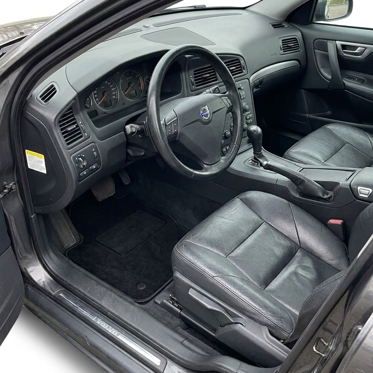 Tappetini in moquette Astro montati su Volvo XC70 (2003-2008)