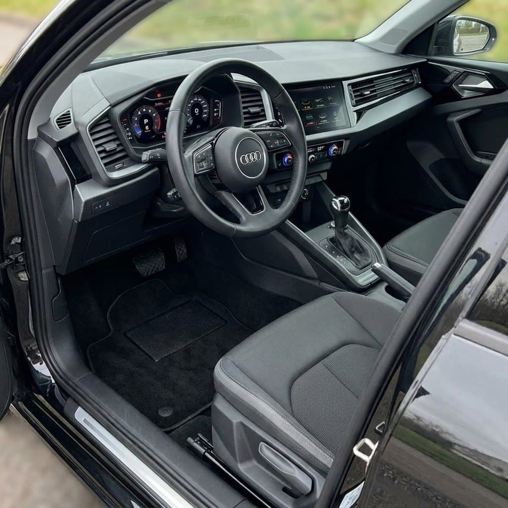 Tappetini in moquette Astro montati su Audi A1 3 porte e Sportback 5 porte (2018-)