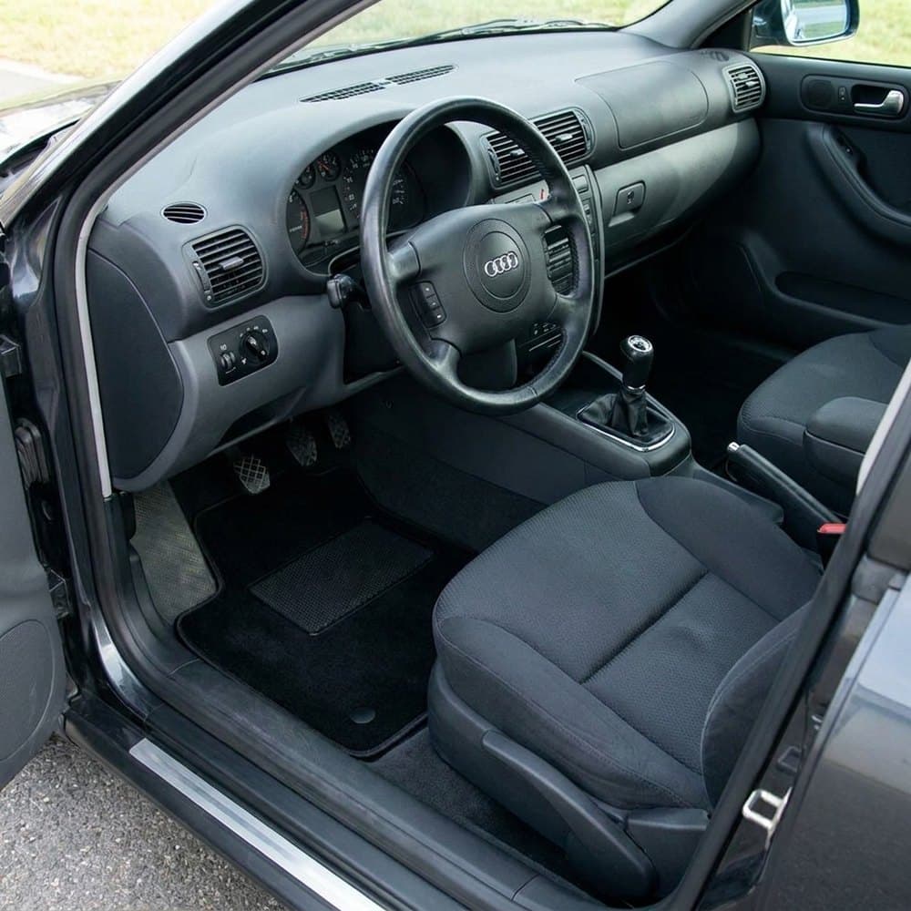 Tappetini in moquette Astro montati su Audi A3 3/5 porte (1996-2003)