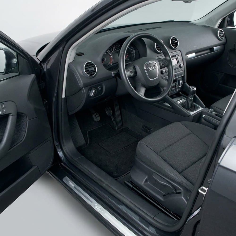 Tappetini in moquette Astro montati su Audi A3 3/5 porte e Cabrio (2003-2013)