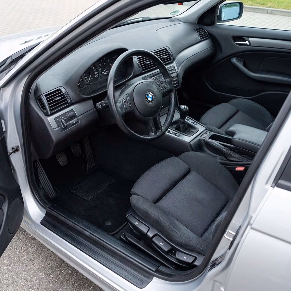 Tappetini in moquette Astro montati su BMW Serie 3 (E46) Berlina e SW (1998-2006)