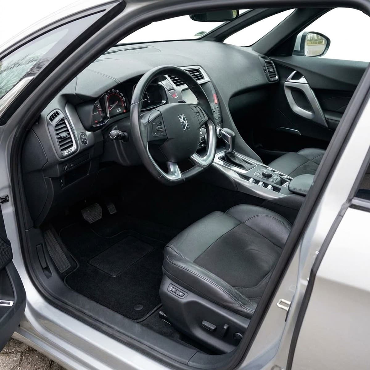 Tappetini in moquette Astro montati su Citroën DS 5 (2011-2015)