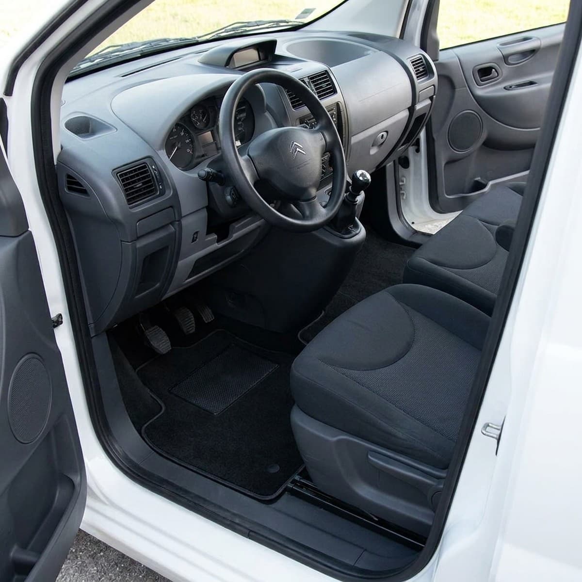 Tappetini in moquette Astro montati su Citroën Jumpy (2007-2015)