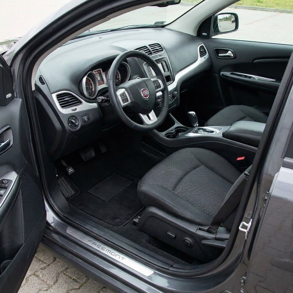 Tappetini in moquette Astro montati su Fiat Freemont (2011-2016)