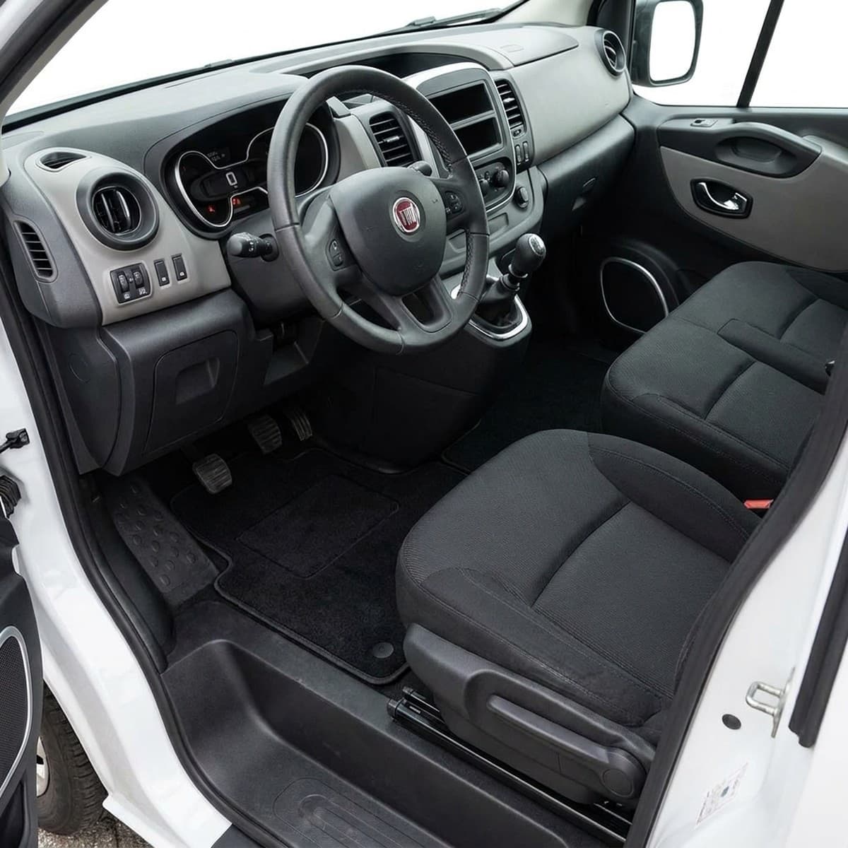Tappetini in moquette Astro montati su Fiat Talento (2015-)