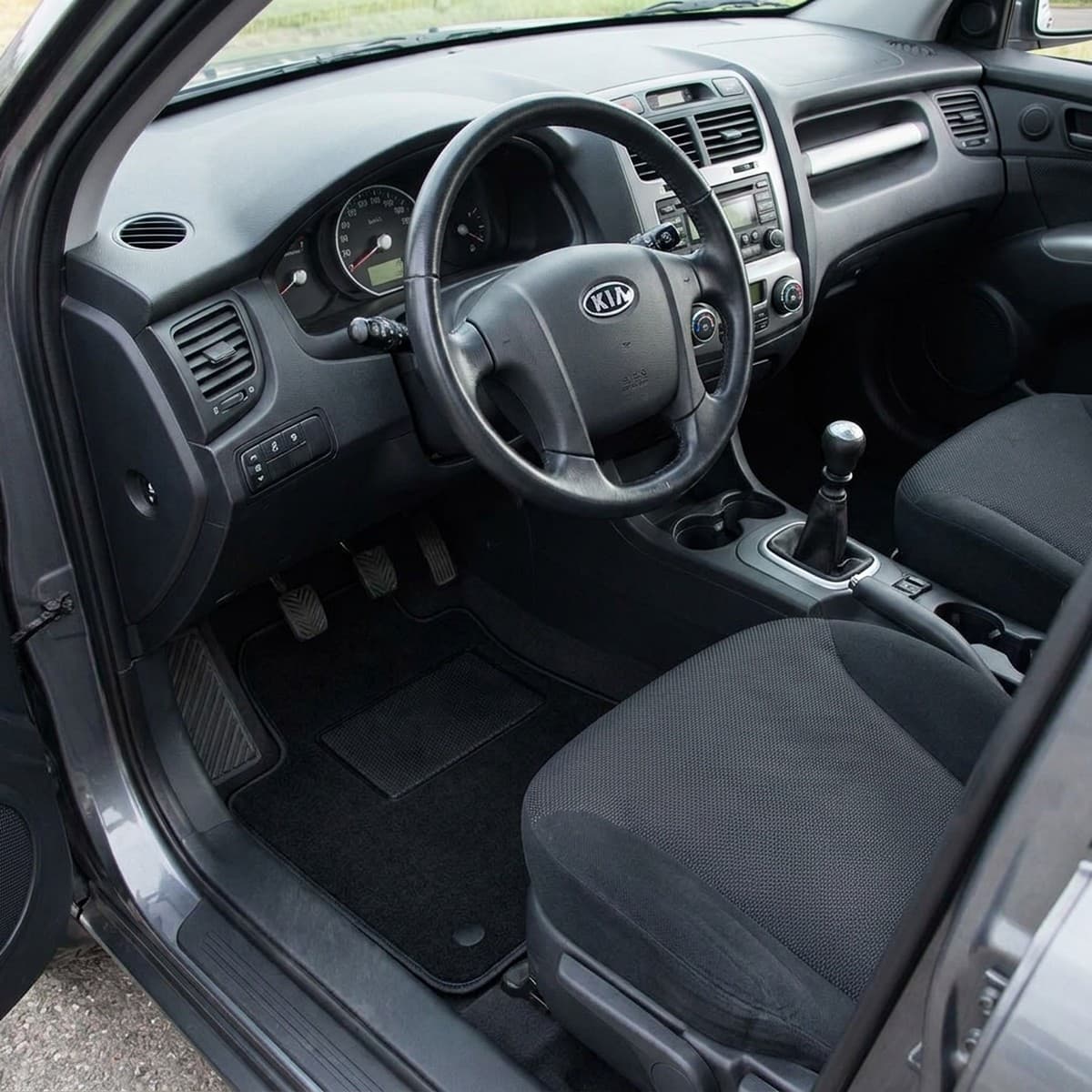Tappetini in moquette Astro montati su Kia Sportage (2004-2010)