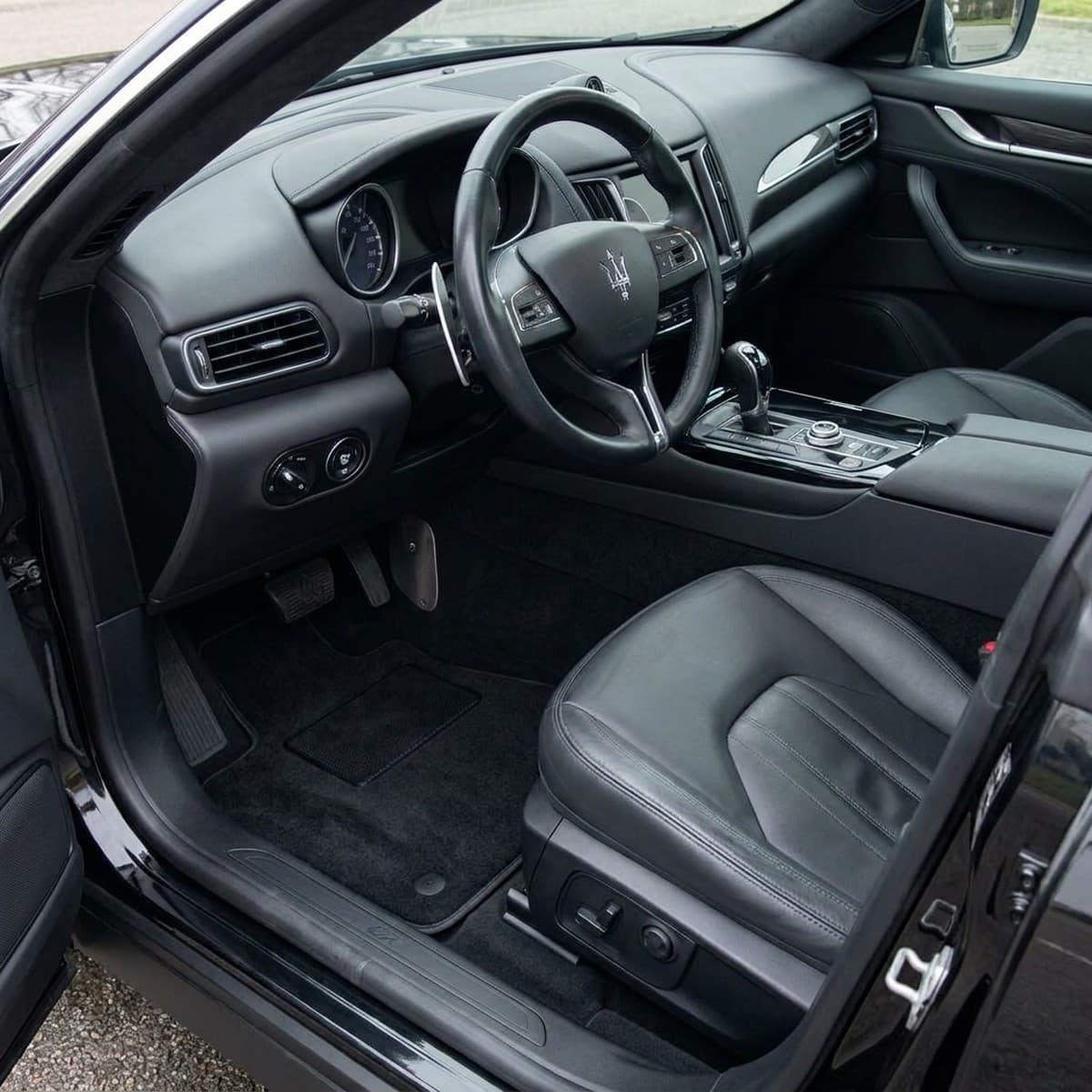 Tappetini in moquette Astro montati su Maserati Levante (2016-)