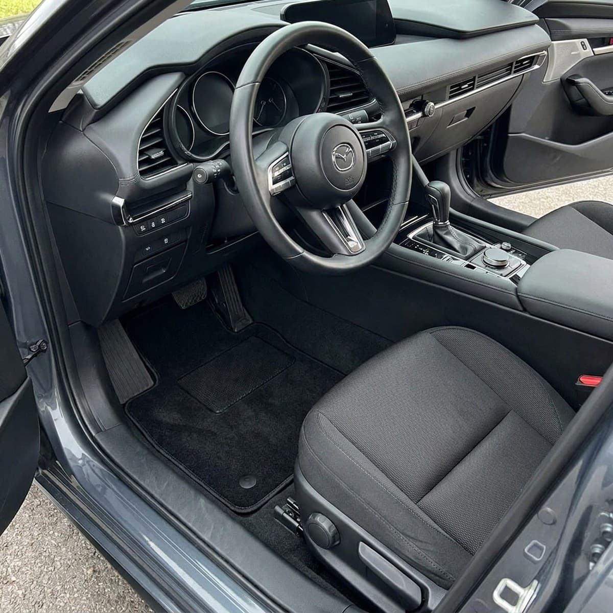 Tappetini in moquette Astro montati su Mazda 3 (2019-)