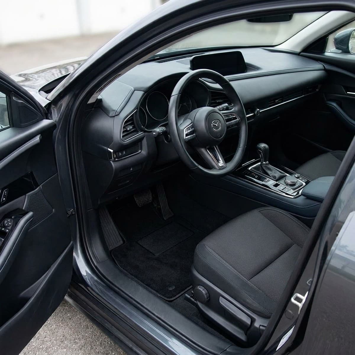 Tappetini in moquette Astro montati su Mazda CX-30 (2019-)