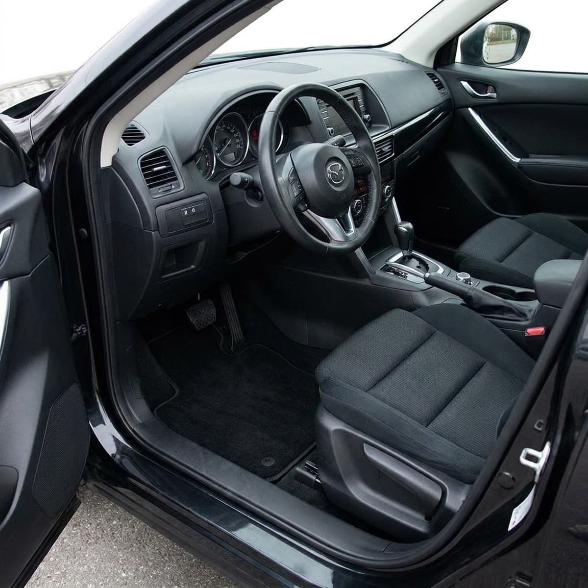 Tappetini in moquette Astro montati su Mazda CX-5 (2012-2017)