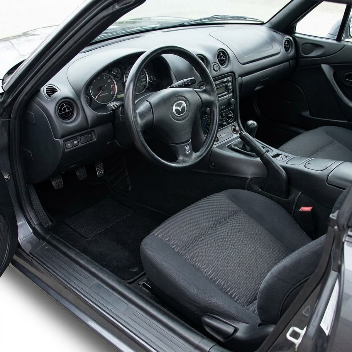 Tappetini in moquette Astro montati su Mazda MX-5 (2004-2007)
