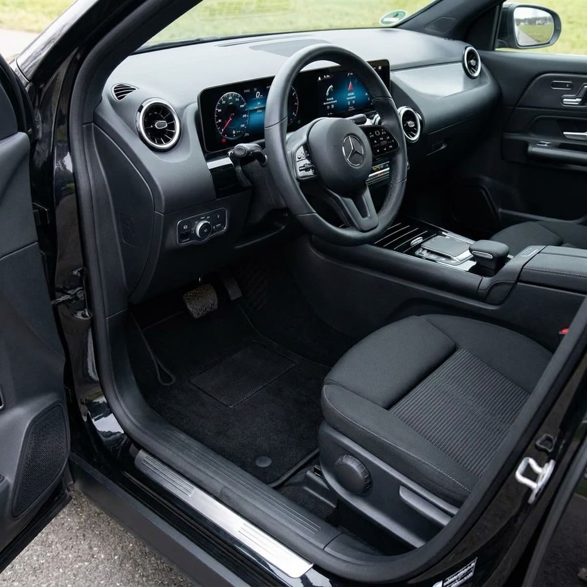 Tappetini in moquette Astro montati su Mercedes-Benz GLA (2020-)