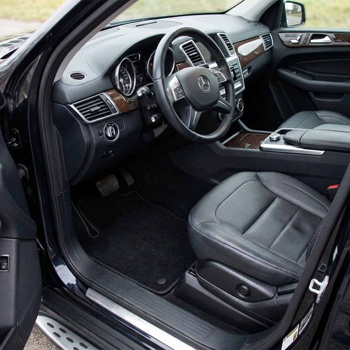 Tappetini in moquette Astro montati su Mercedes-Benz ML (2011-2015)