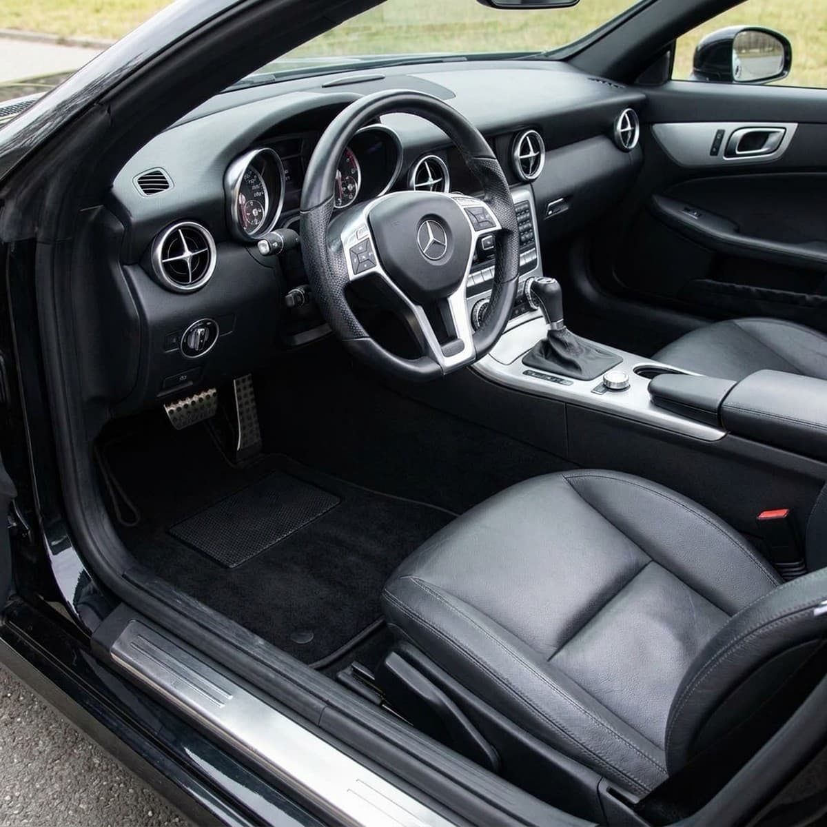Tappetini in moquette Astro montati su Mercedes-Benz SLK (2011-2019)