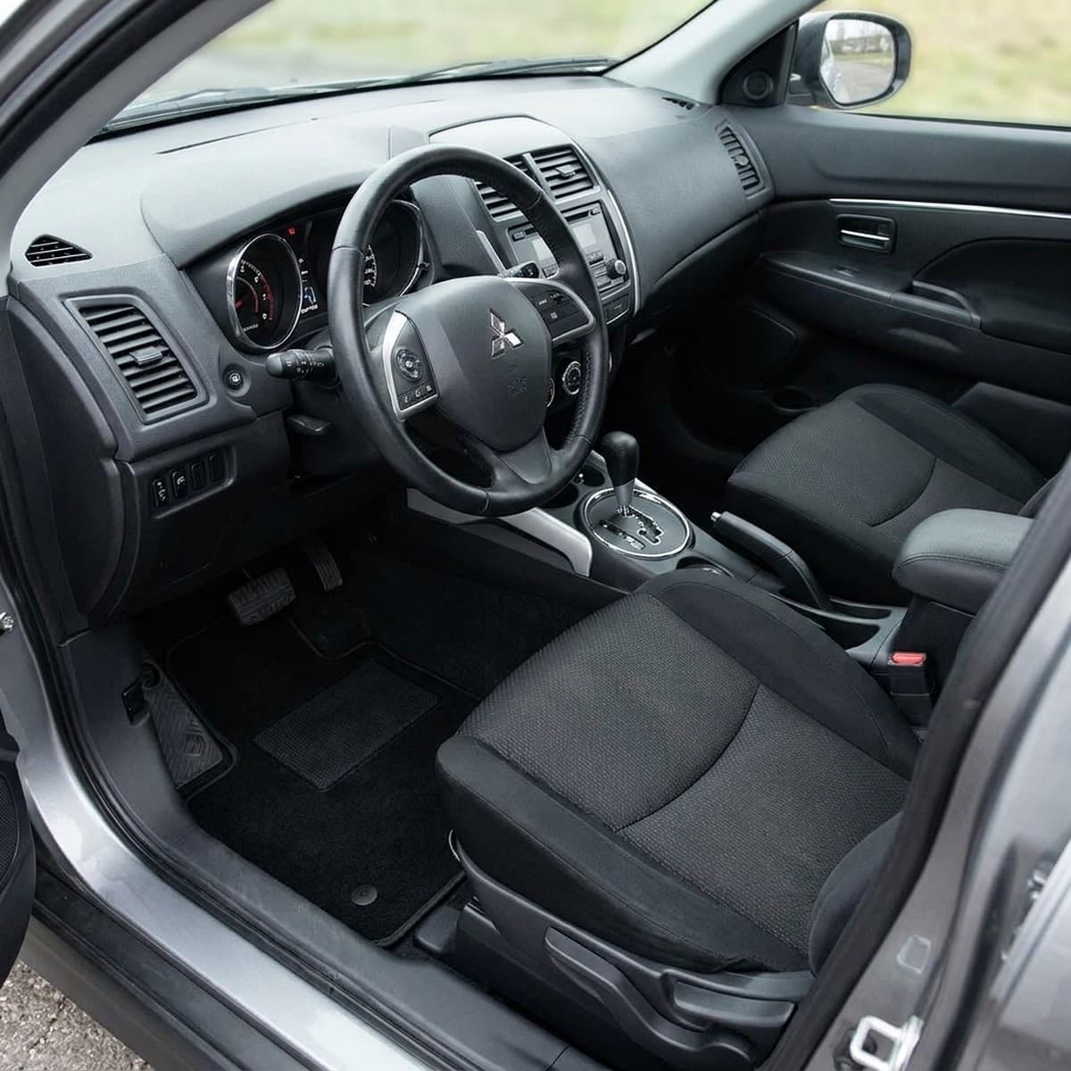 Tappetini in moquette Astro montati su Mitsubishi ASX (2013-2016)