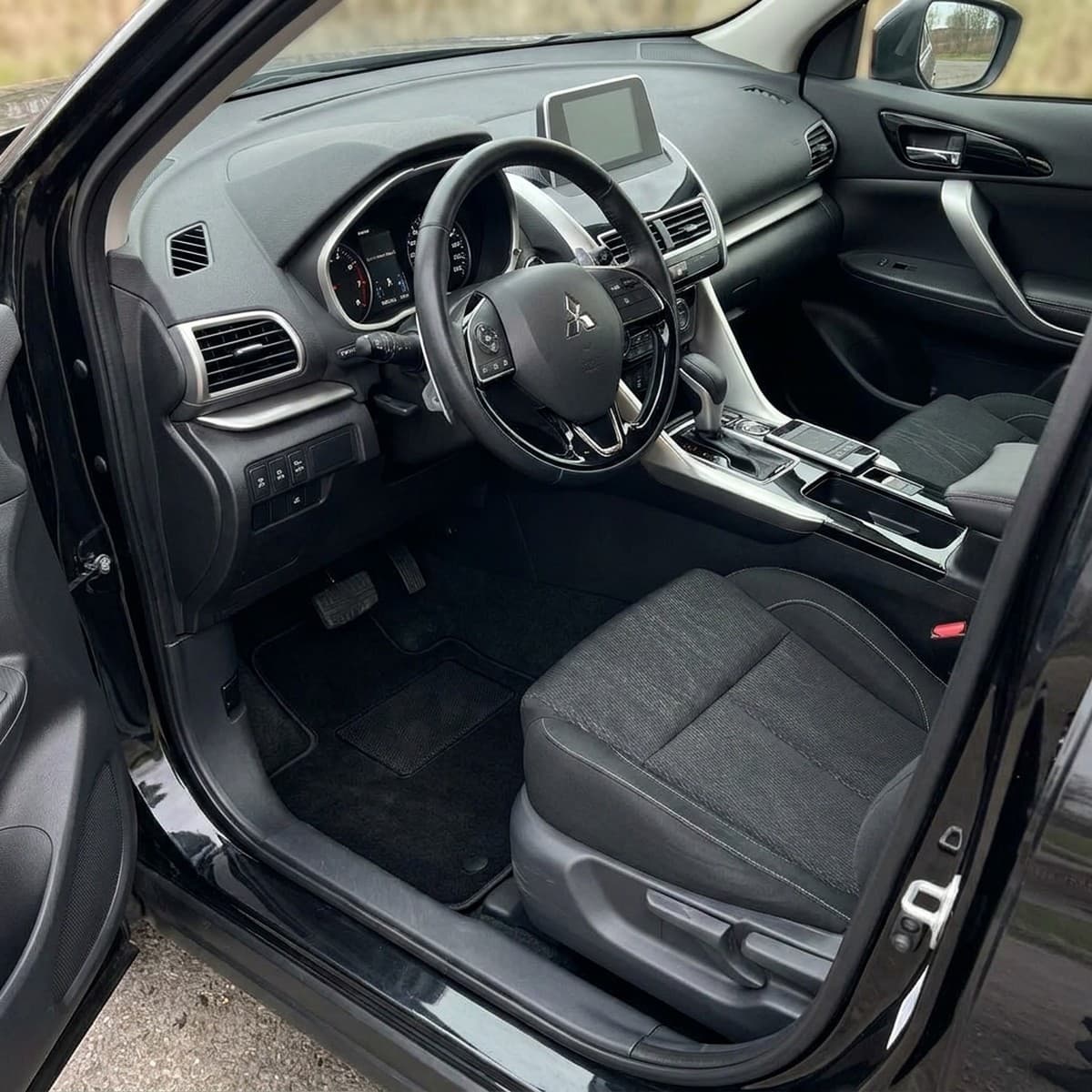 Tappetini in moquette Astro montati su Mitsubishi Eclipse Cross (2018-)
