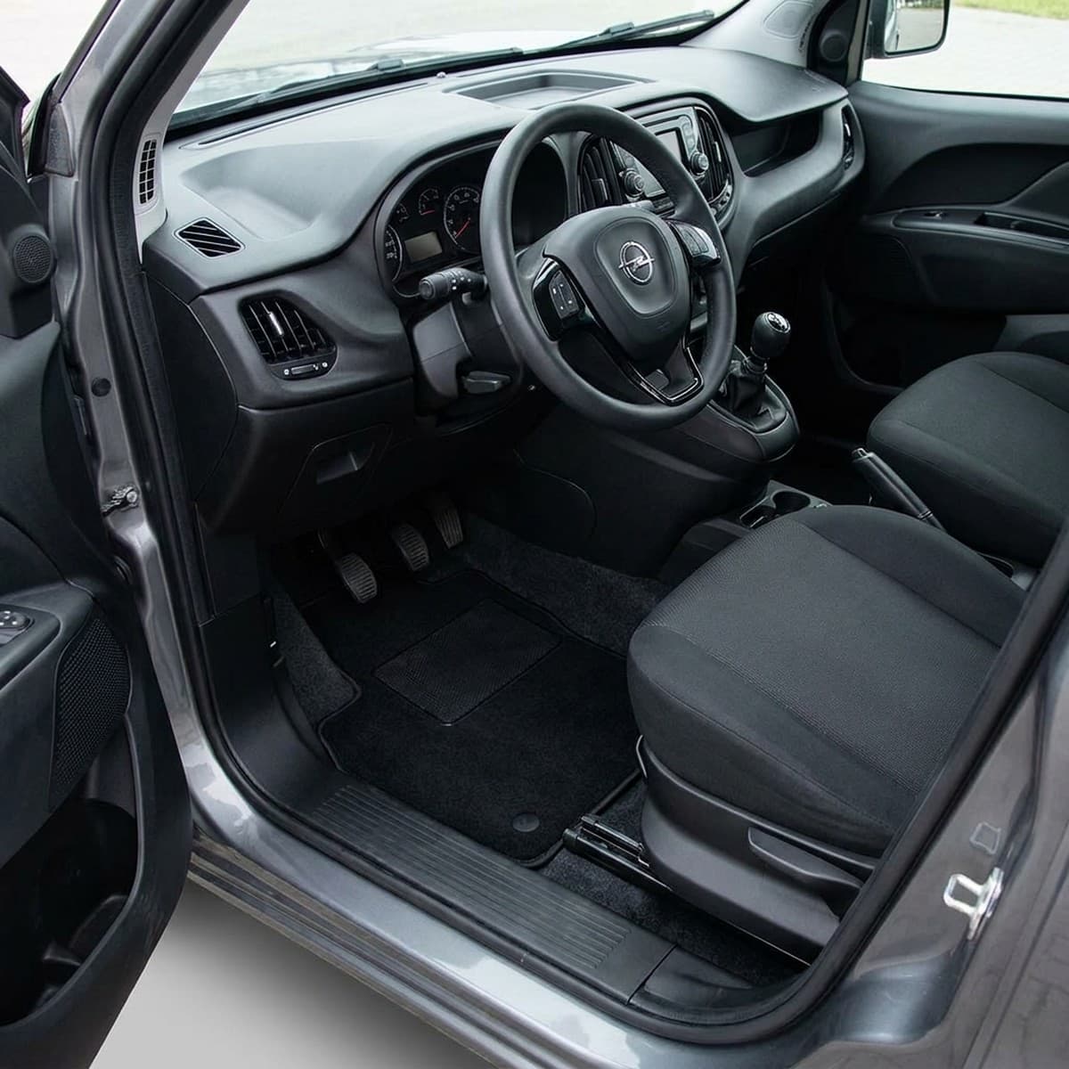 Tappetini in moquette Astro montati su Opel Combo Van (2015-2018)