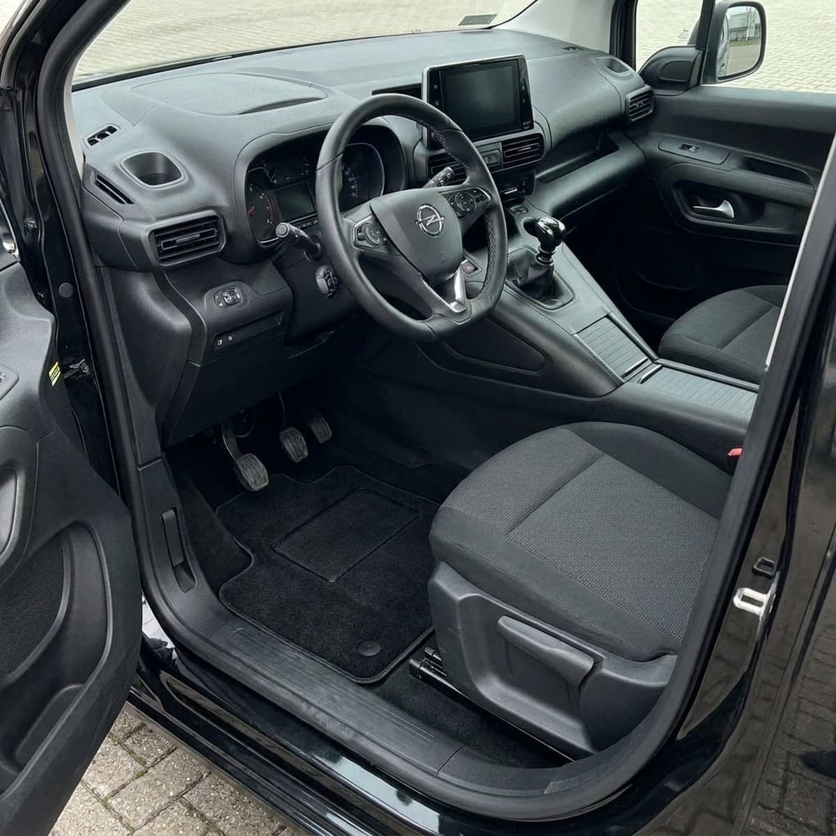 Tappetini in moquette Astro montati su Opel Combo Van (2019-)
