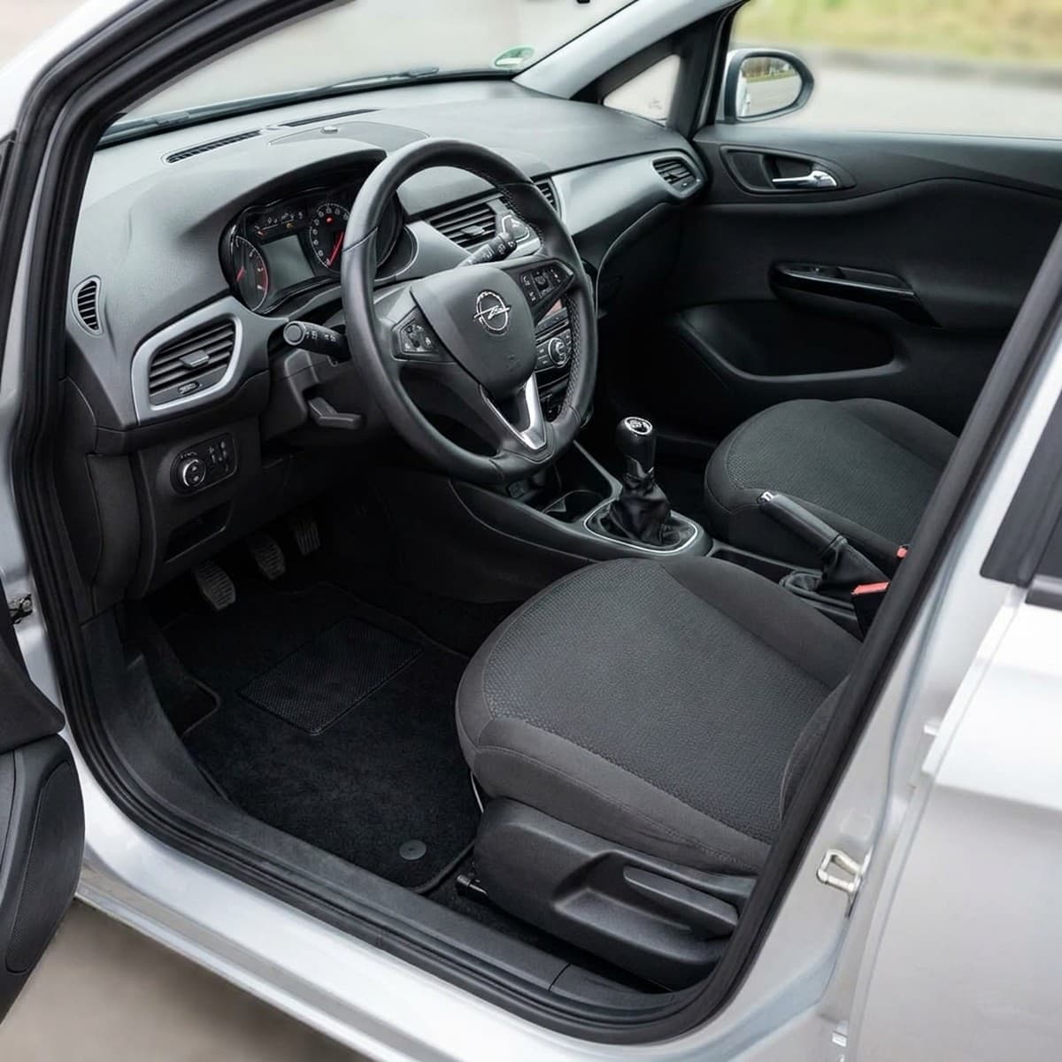 Tappetini in moquette Astro montati su Opel Corsa E (2014-2019)
