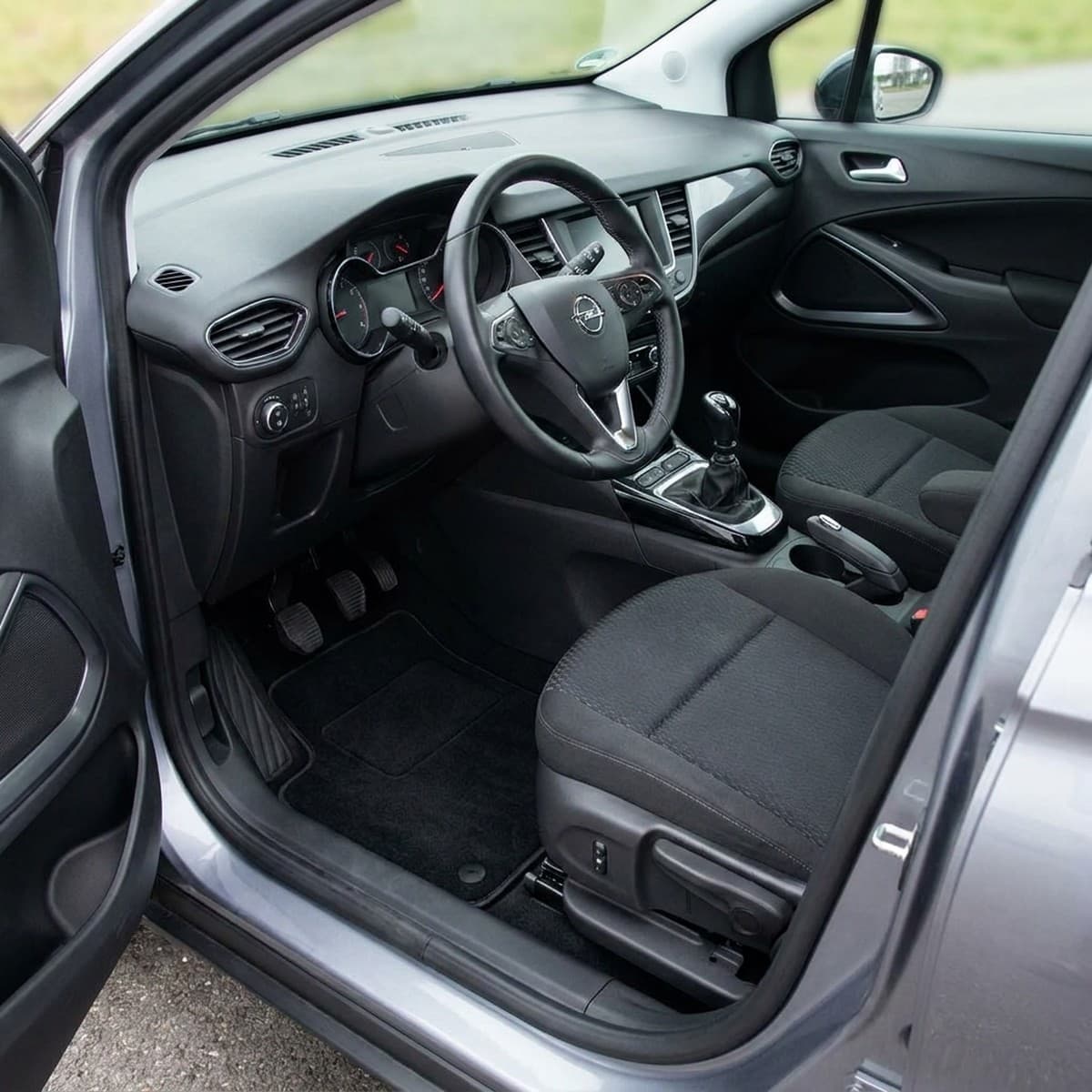 Tappetini in moquette Astro montati su Opel Crossland X (2017-)