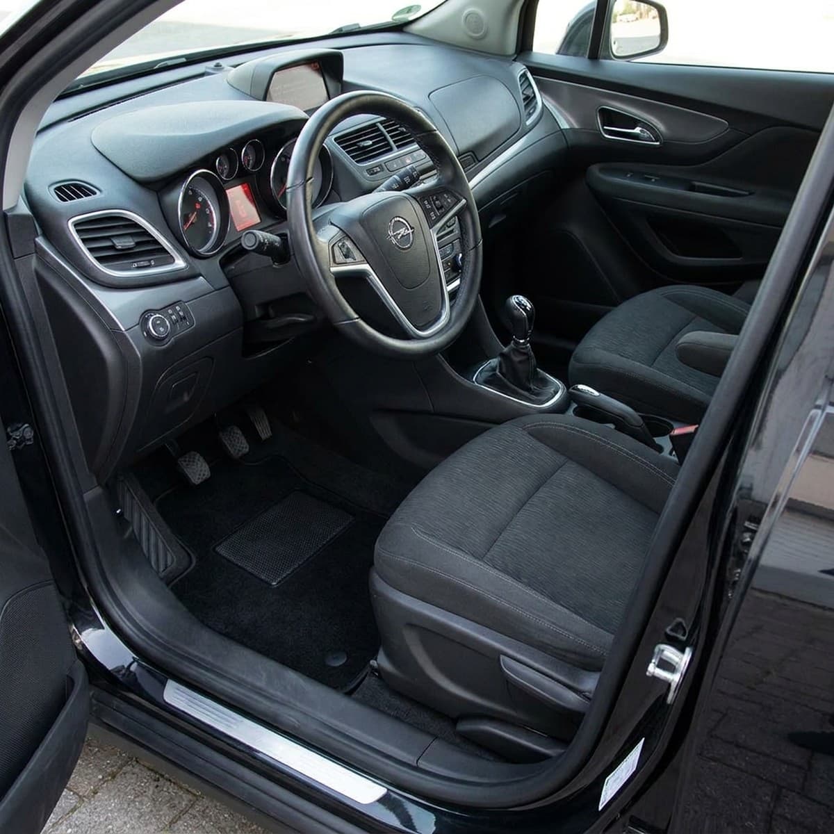 Tappetini in moquette Astro montati su Opel Mokka (2012-2020)