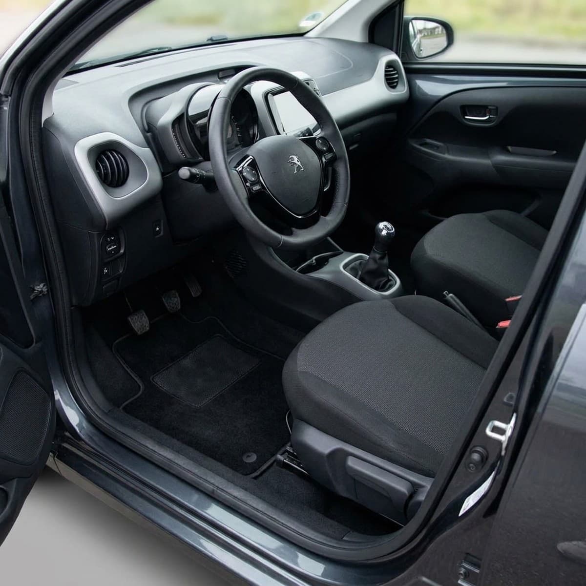 Tappetini in moquette Astro montati su Peugeot 108 (2018-)