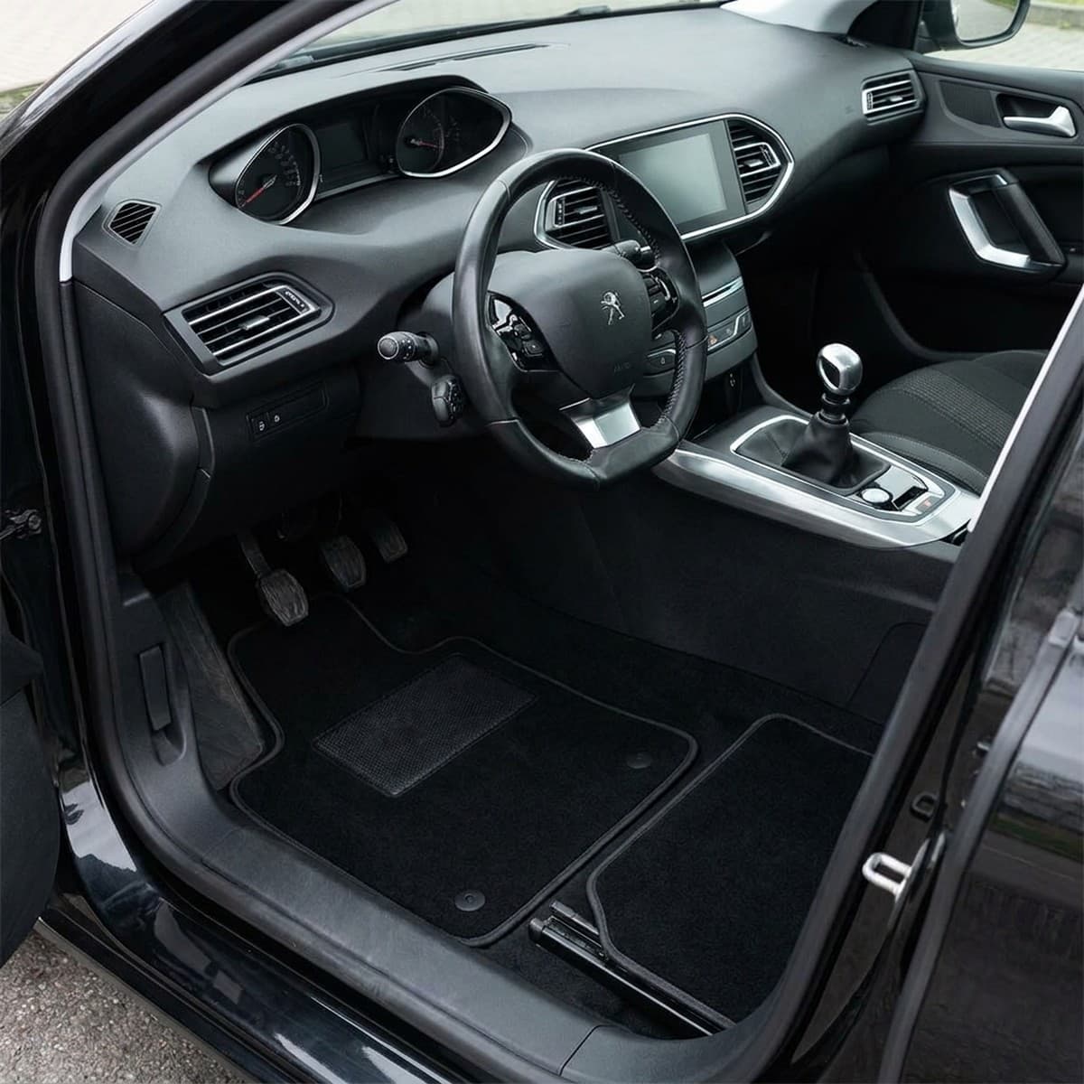 Tappetini in moquette Astro montati su Peugeot 308 Berlina e SW (2014-2021)
