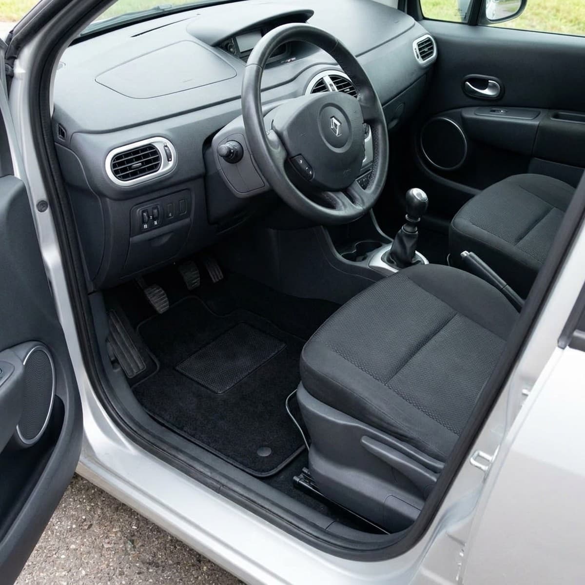 Tappetini in moquette Astro montati su Renault Modus (2004-)