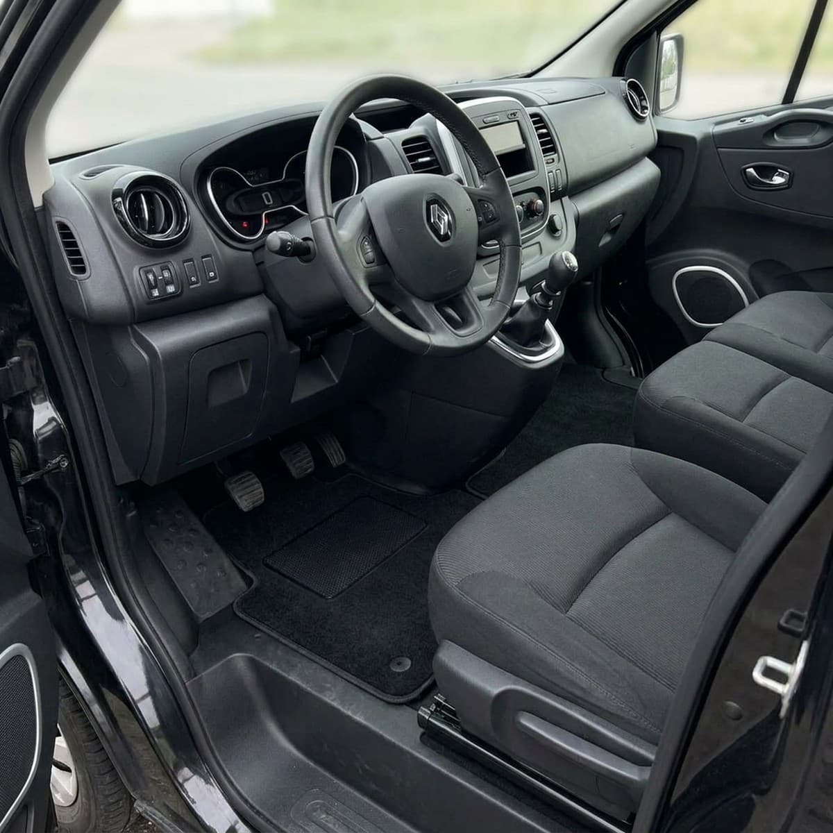 Tappetini in moquette Astro montati su Renault Trafic (2015-)