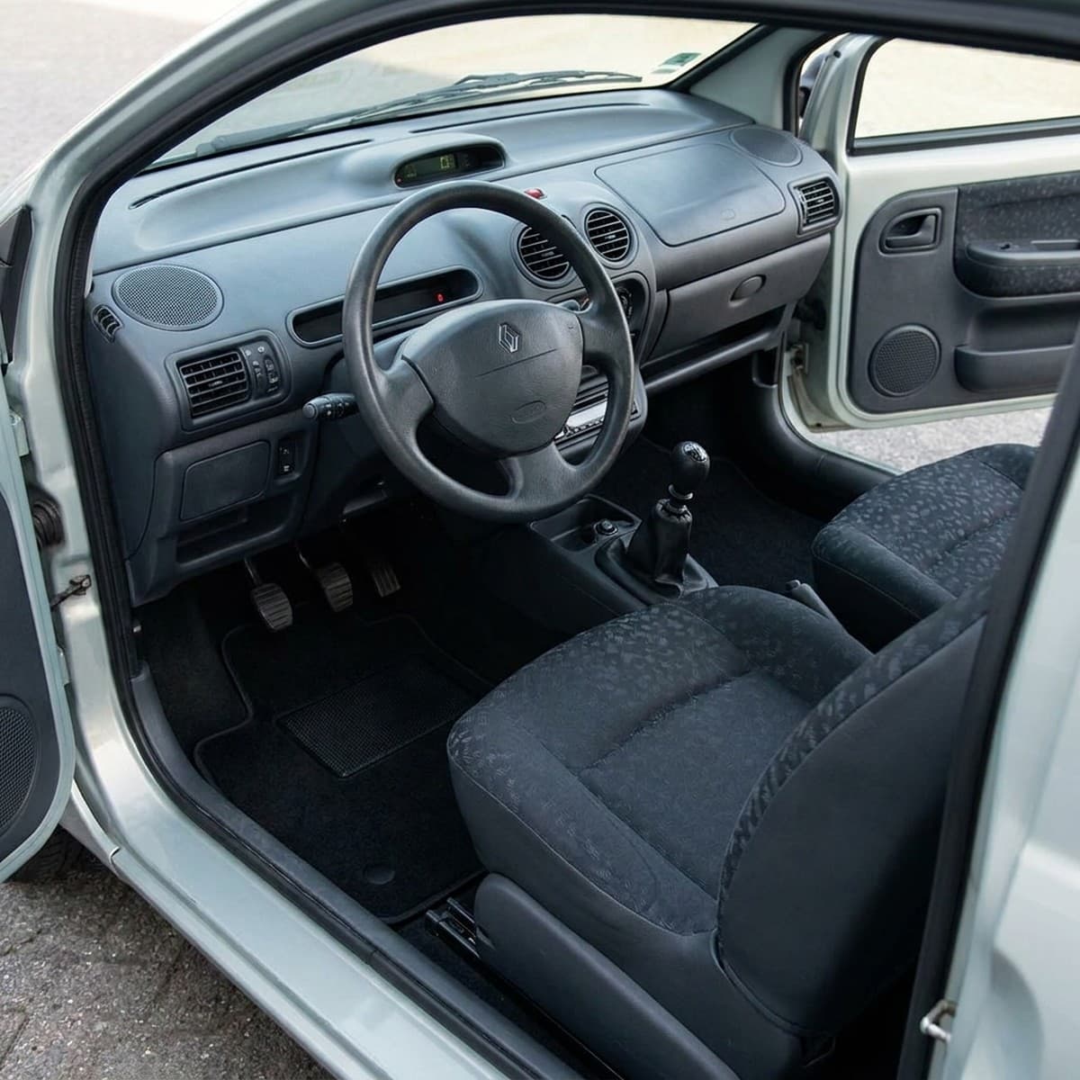 Tappetini in moquette Astro montati su Renault Twingo (1993-2007)