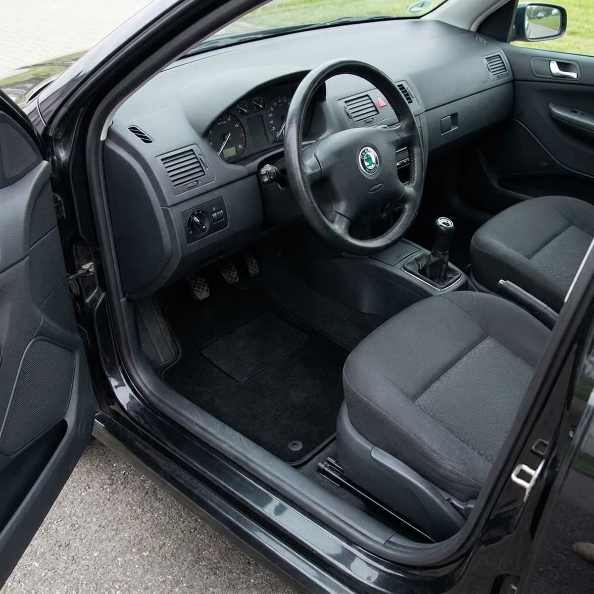 Tappetini in moquette Astro montati su Skoda Fabia Berlina e SW (1999-2007)