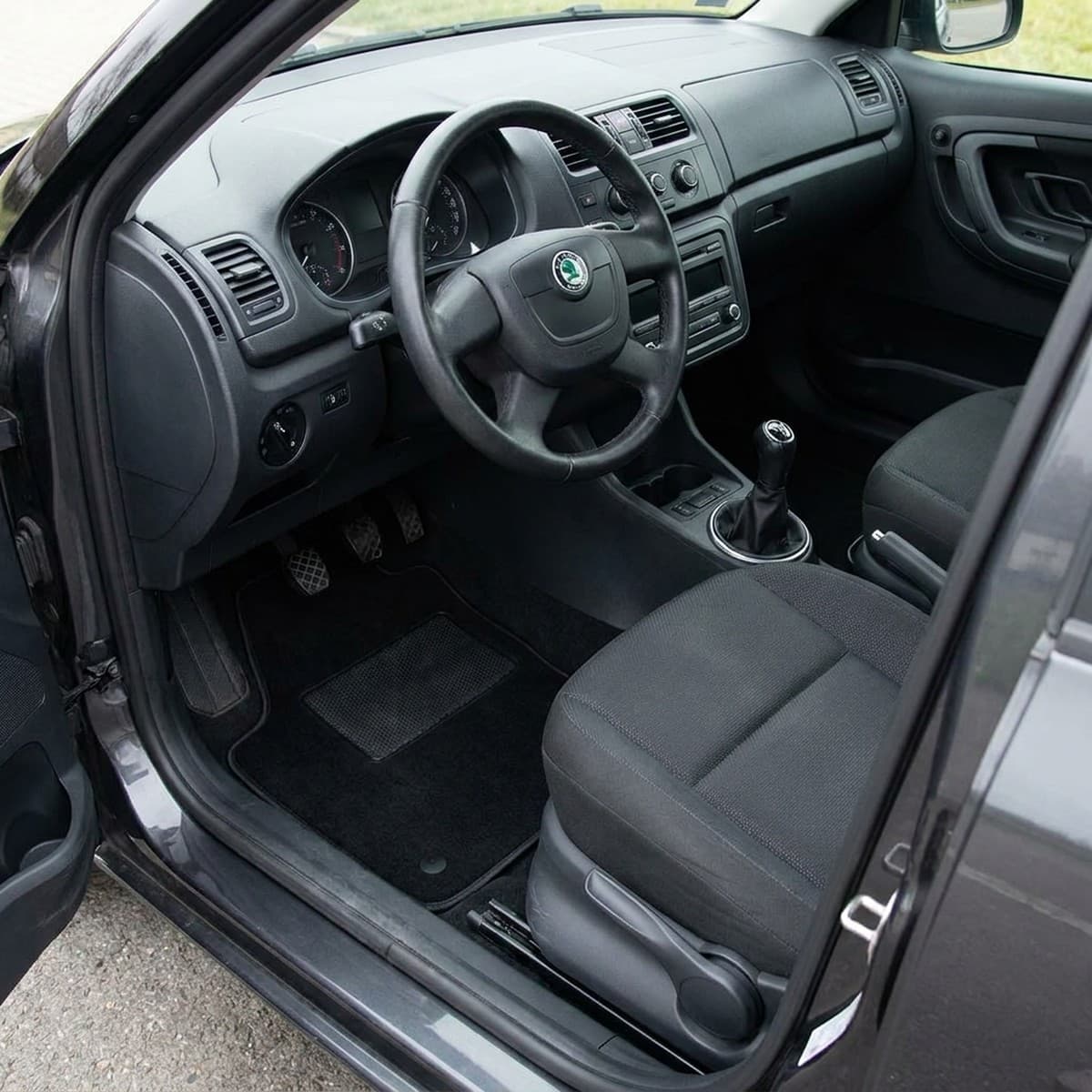 Tappetini in moquette Astro montati su Skoda Fabia Berlina e SW (2007-2010)