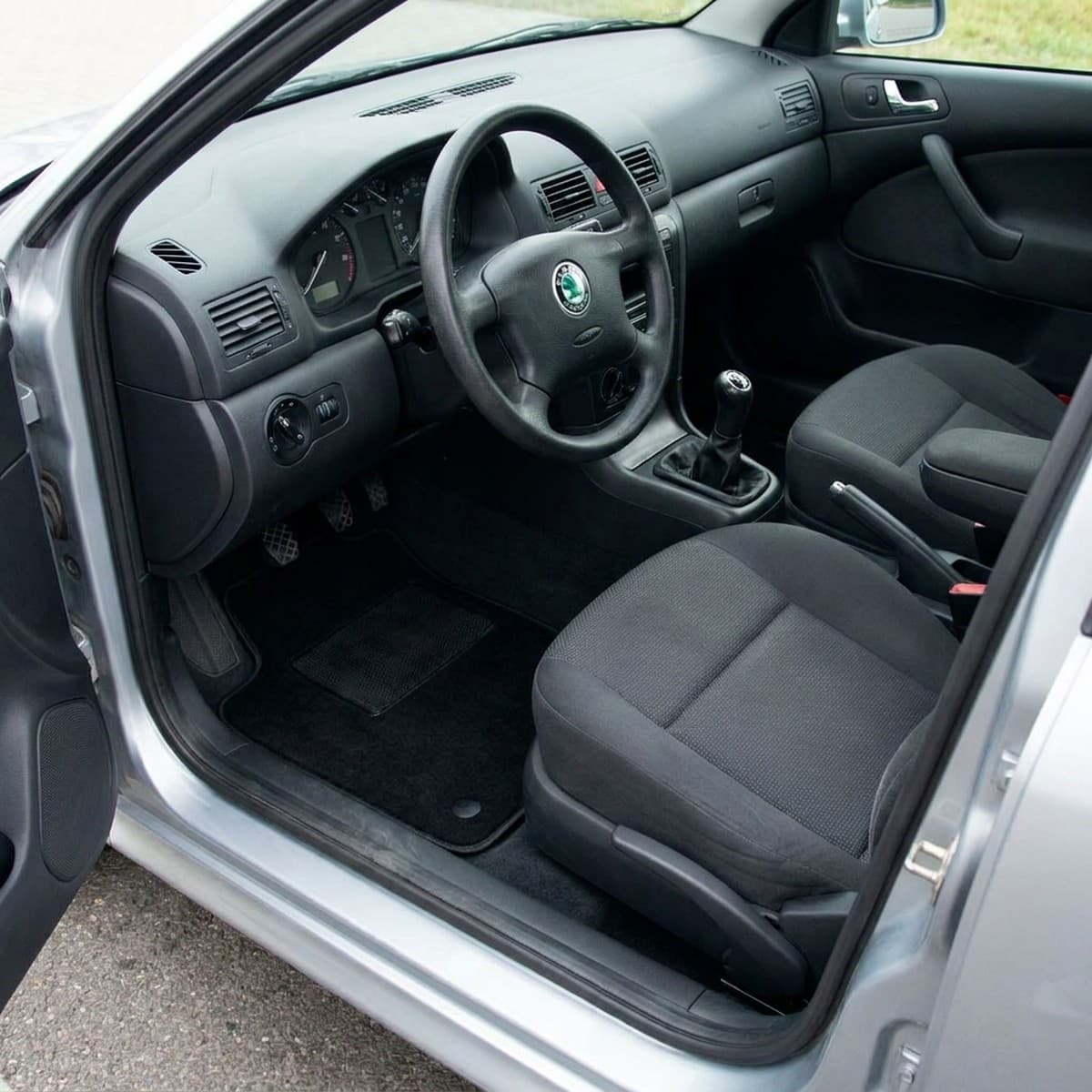Tappetini in moquette Astro montati su Skoda Octavia Berlina e SW (1996-2004)
