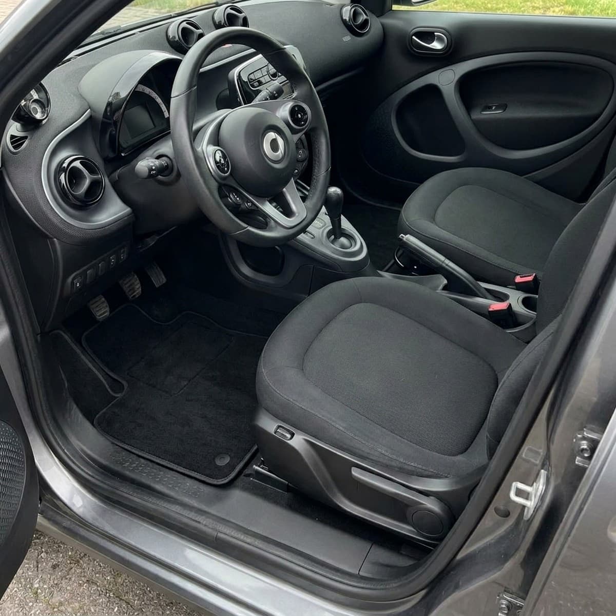 Tappetini in moquette Astro montati su Smart Forfour (2015-)