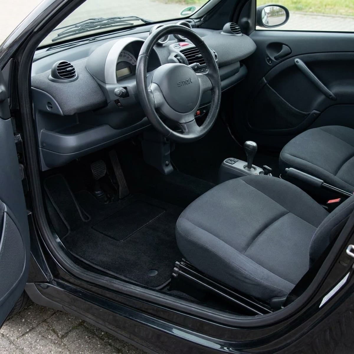 Tappetini in moquette Astro montati su Smart Fortwo (2001-2006)